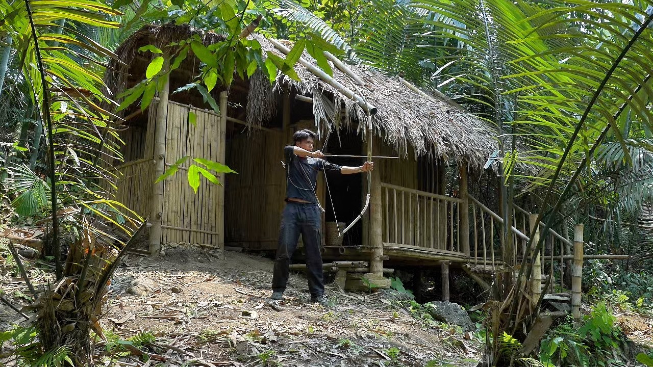 Food Supplies Depleted &ndash; I Venture into the Deep Forest to Survive