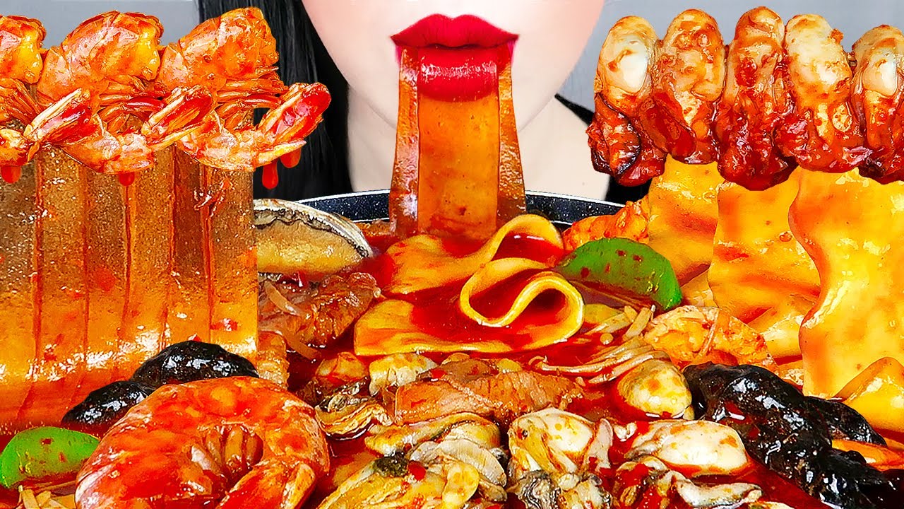 ASMR SPICY SEAFOOD MALATANG 마라탕 먹방(마라탕 만들기) SHRIMP, ENOKI MUSHROOM, OYSTER, NOODLES EATING SOUNDS
