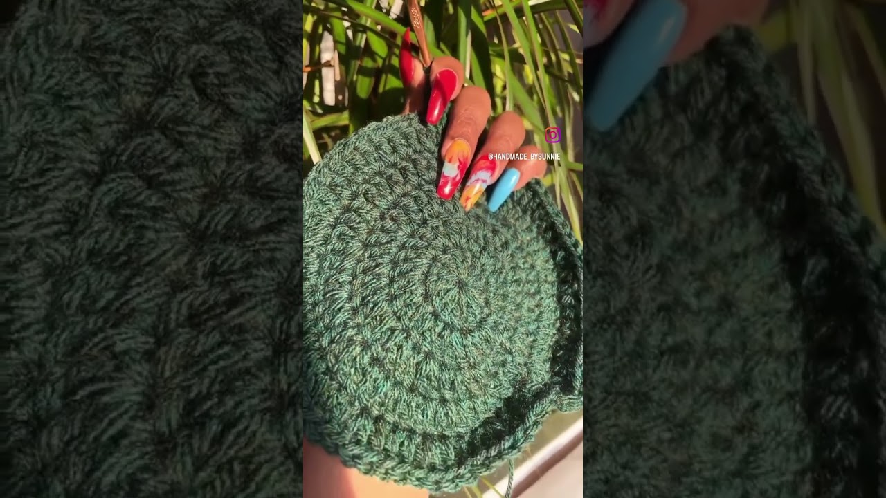 Green Wool Ease yarn #crochet #fiberart #yarn #earthday #nailart
