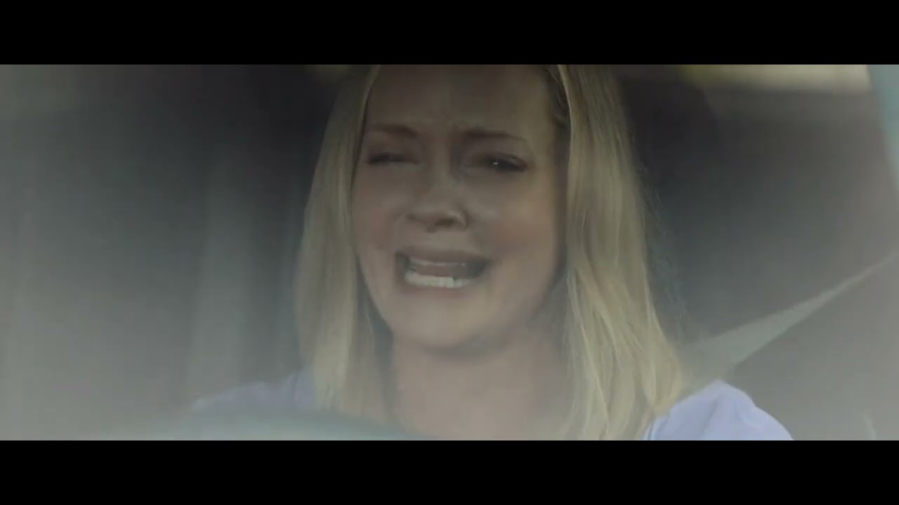 Scream (2022) / Ghostface murders Sheriff Judy Hicks