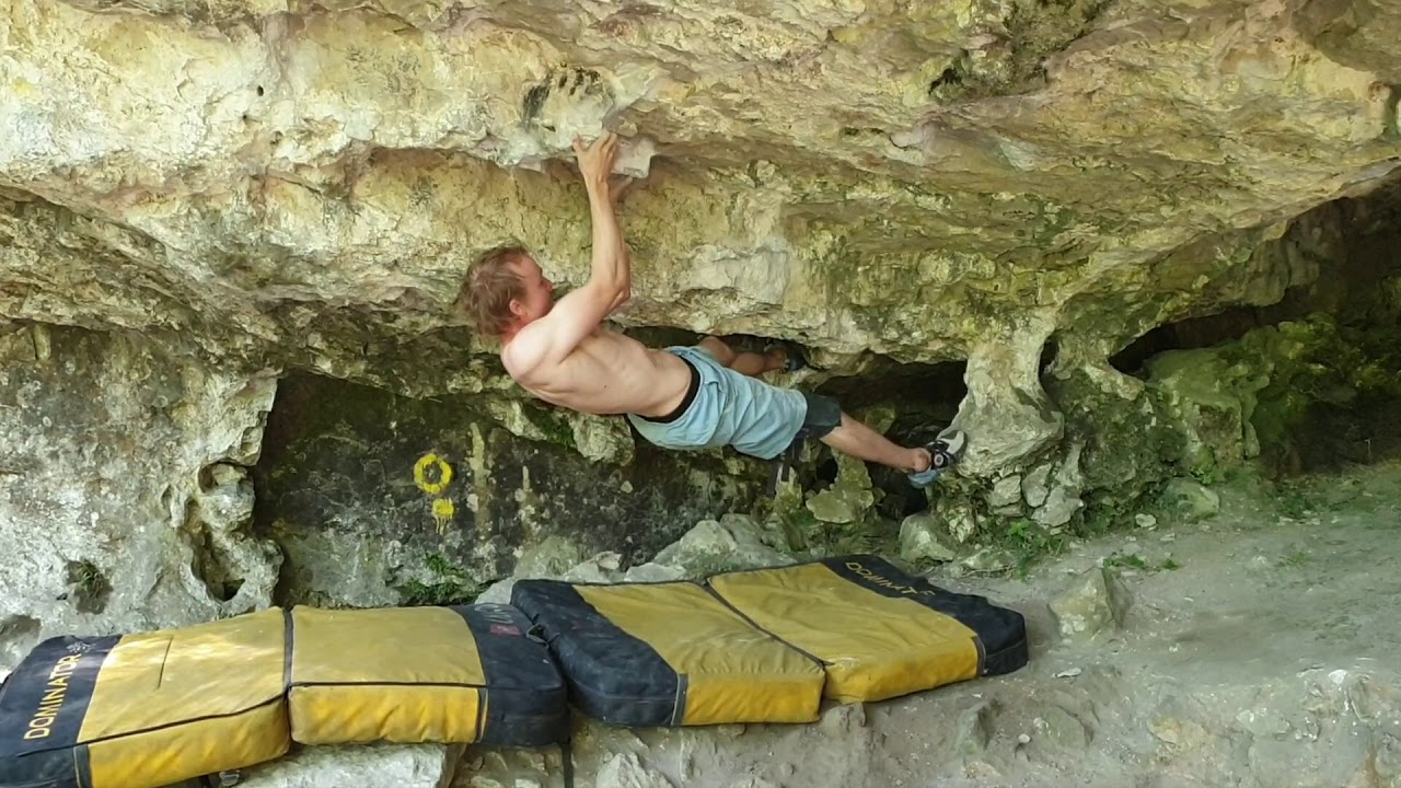 Peckitt's Traverse 7C, Madawg Rock Shelter (Biblins Cave), Herefordshire