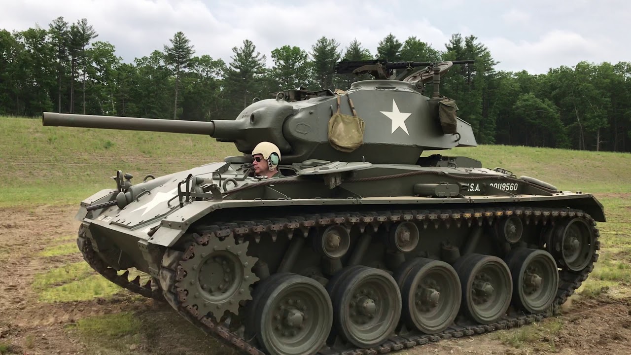 Поездка на танке M24 Chaffee в Американском музее наследия — Хадсон, Массачусетс — Управляйте тан...