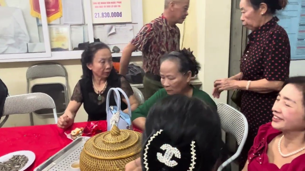 Bí Thư chi bộ Nguyễn Thị Hoa - Hát tặng Các Chị Em CLBDS CHI HỘI NCT Tổ 20
