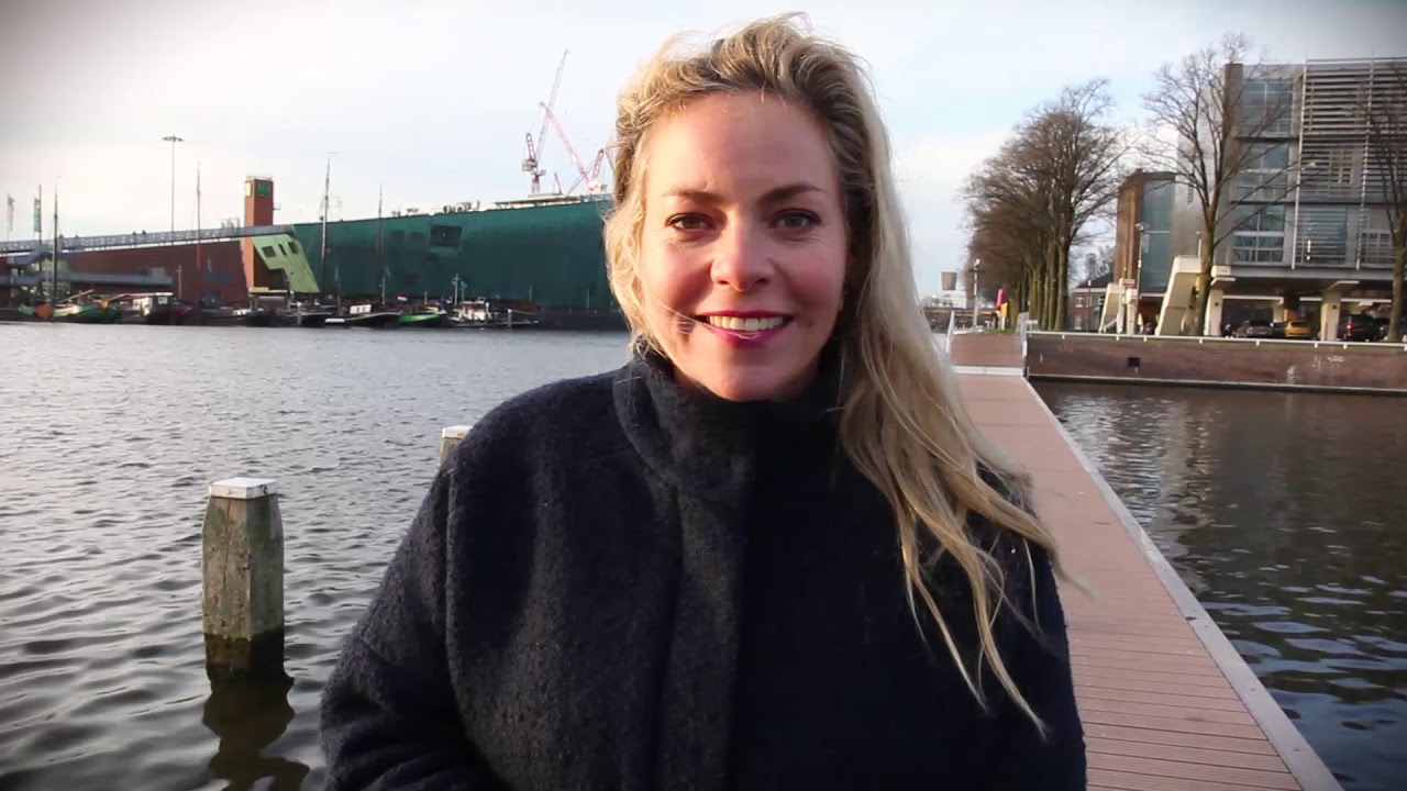 Maaike Martens (Luizenmoeder) treedt op in Utrecht