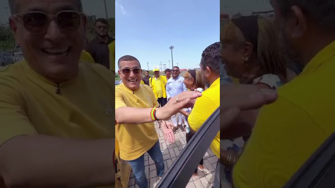 Alcalde Dumek entregó 2 taxis nuevos y propios a mujeres en #cartagenacolombia 