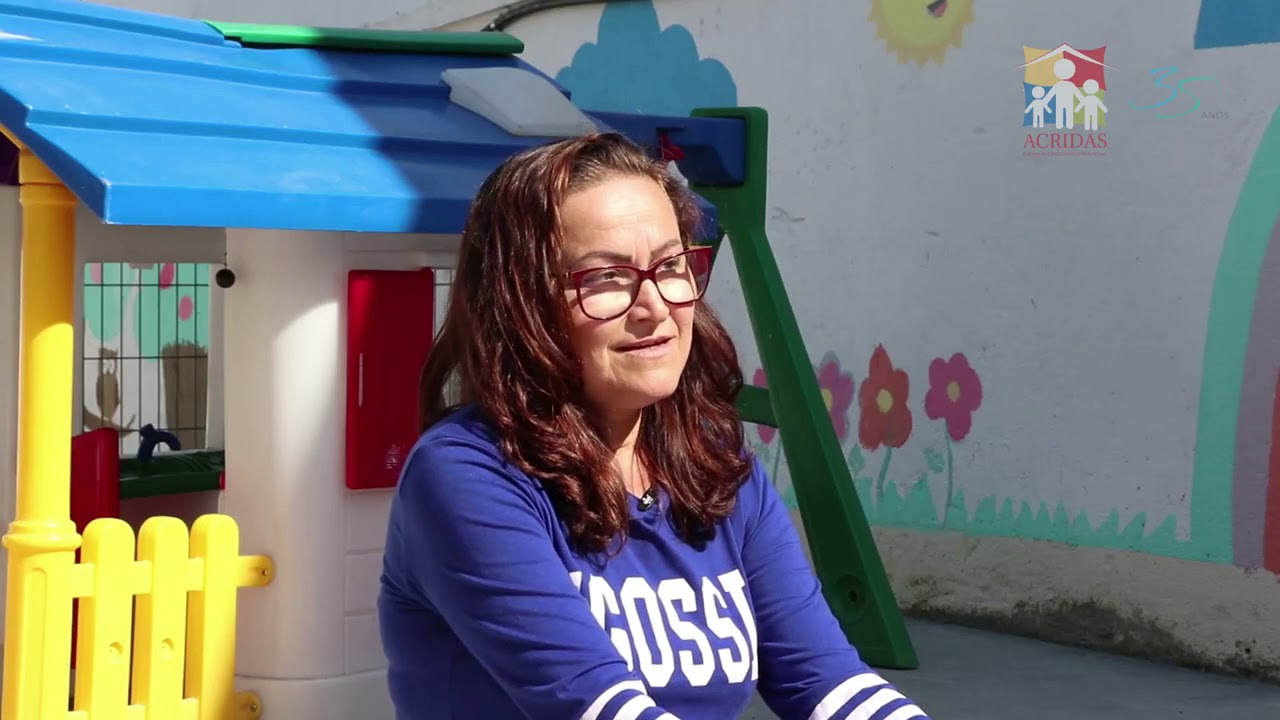 Vincula&ccedil;&atilde;o entre cuidador e crian&ccedil;as em situa&ccedil;&atilde;o de acolhimento institucional