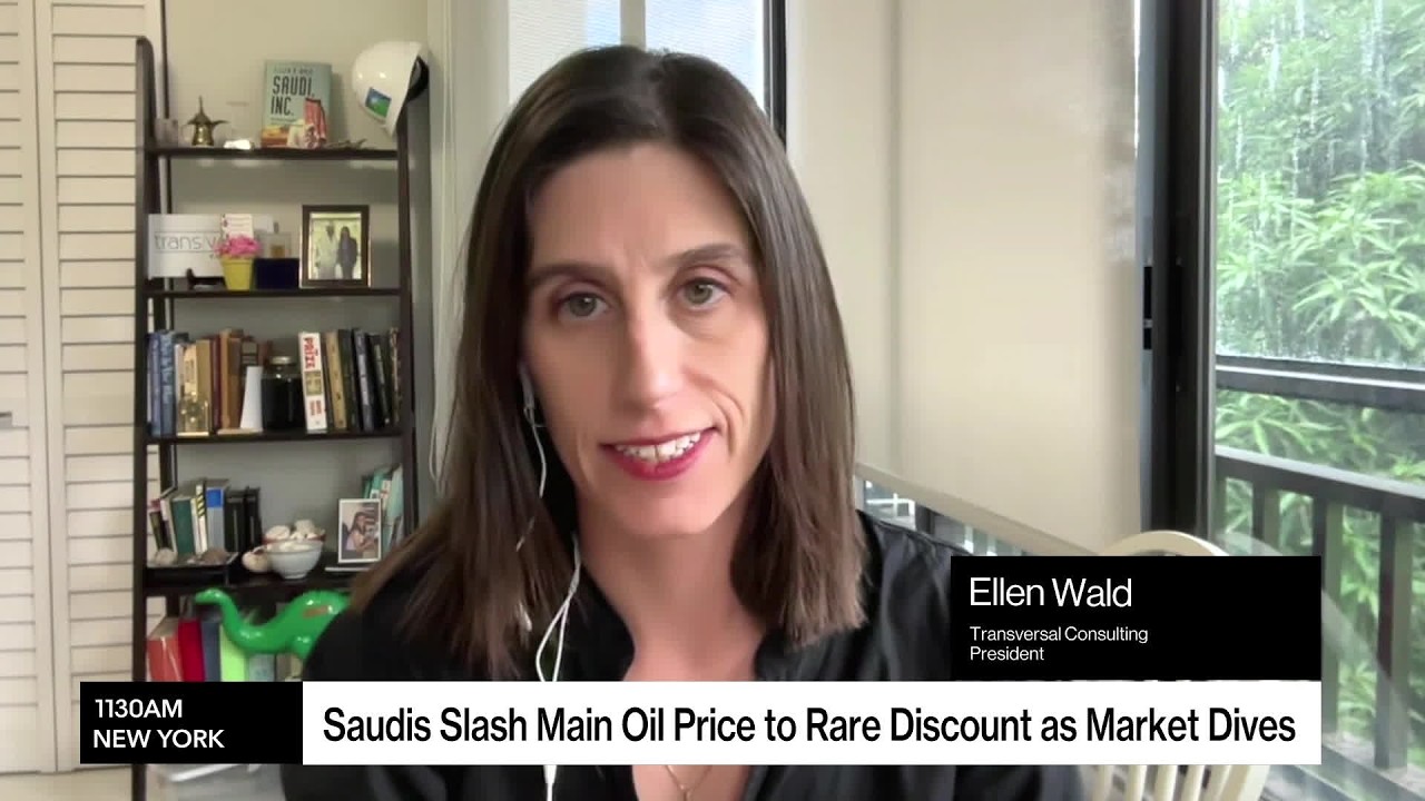Saudis Slash Main Oil Price to Rare Discount