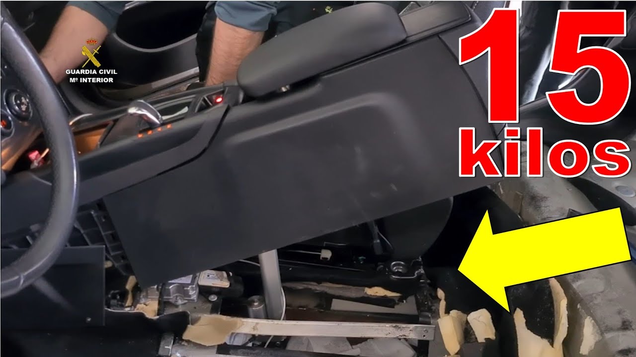 💥🟥15 KILOS DE HACHÍS en este DOBLE FONDO de su coche🟥💥 en Mijas, Málaga con antecedentes policiales🟨