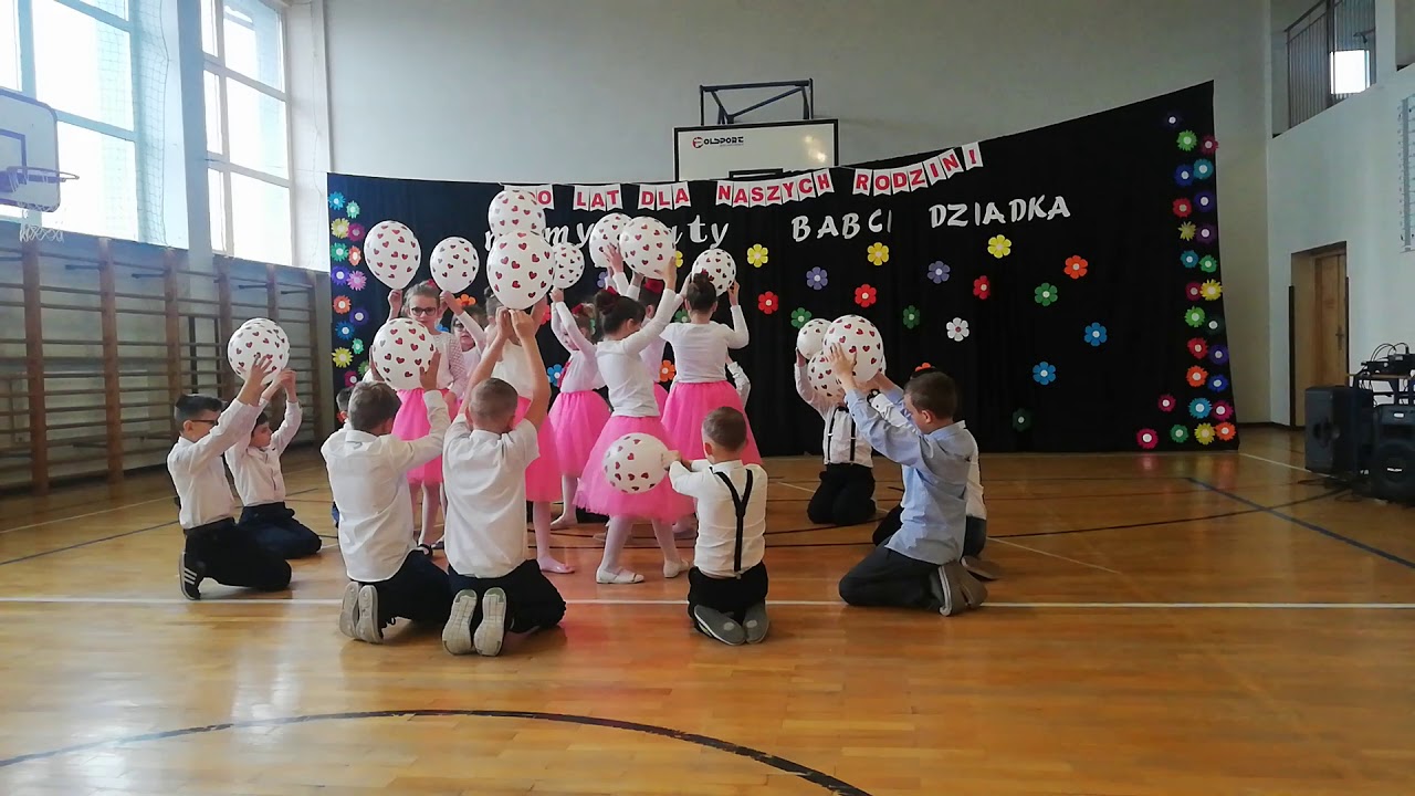 SP Suków, Taniec uczniów kl.III z okazji Dnia Rodziny