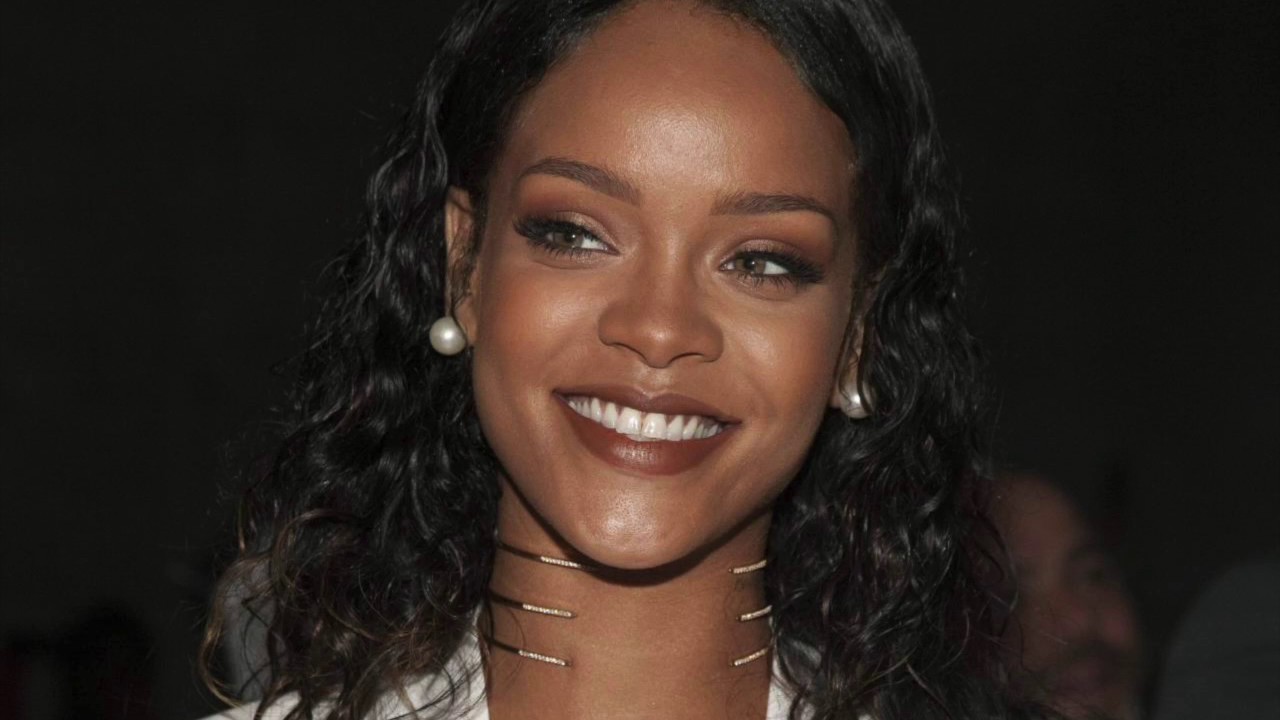 Numb  - Rihanna Ft. Eminem  (Empty Arena Edit) / editedaudio