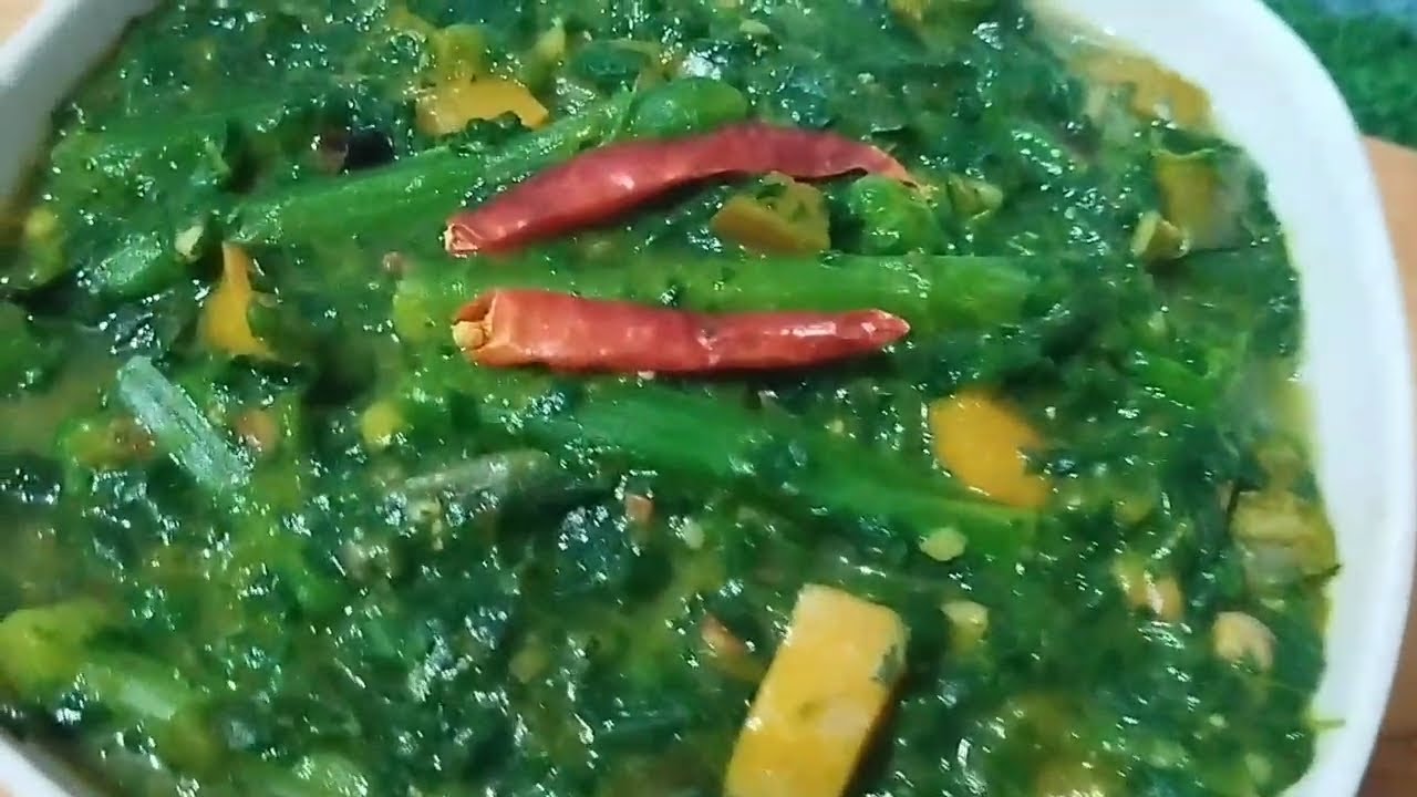 একঘেয়েমি সবজি খেতে বিরক্ত লাগলে এই মিক্সড শাকের রেসিপি টা করে নিতে পারেন। 