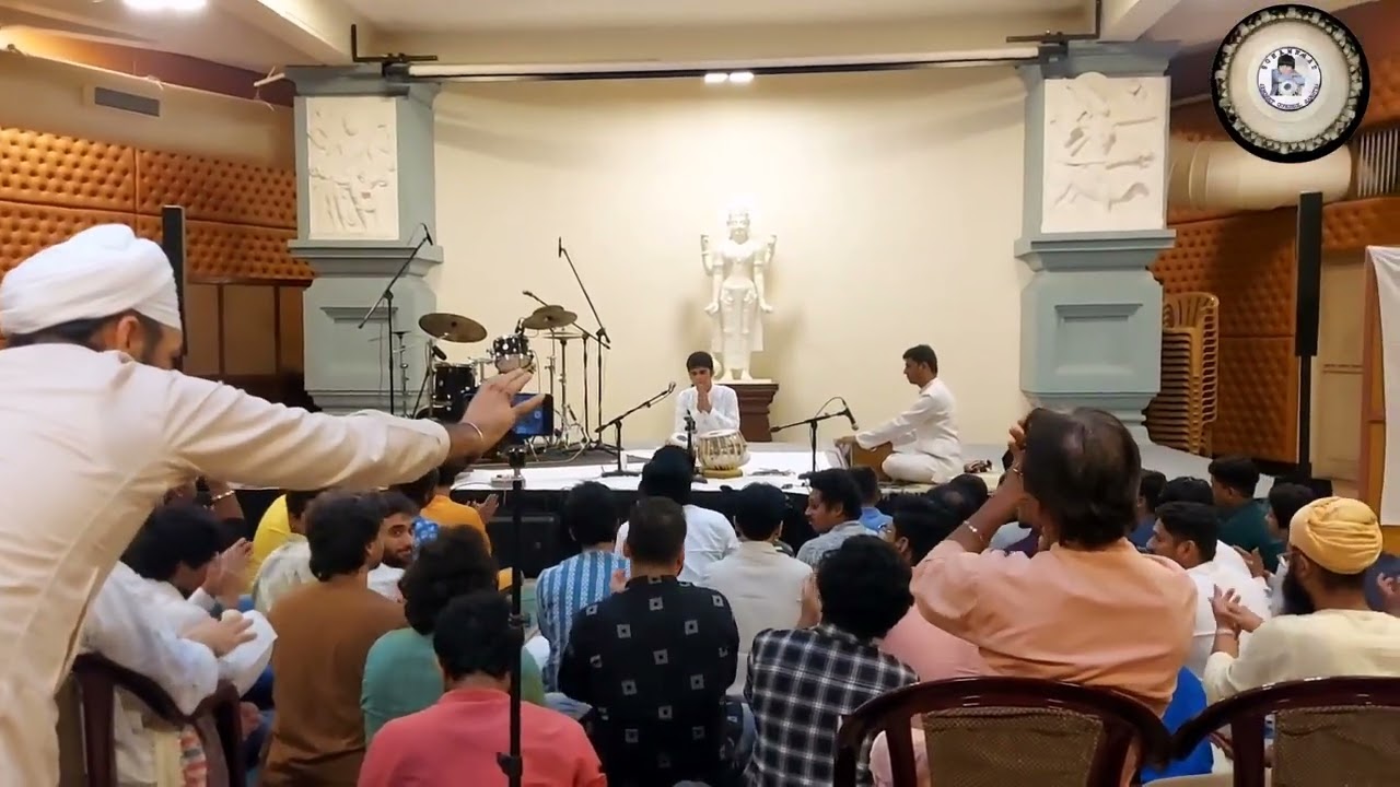 Pt Yogeshji Samsi Guruji blessed Soham Gorane after playing amazing tabla solo