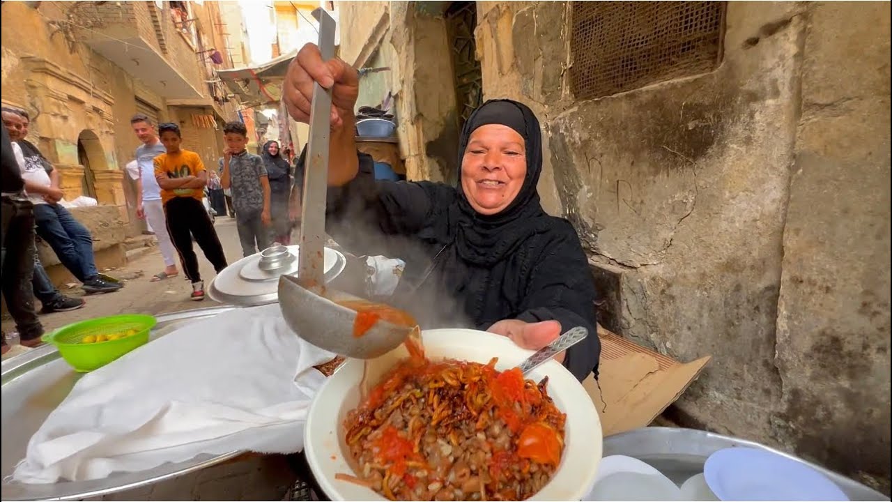 الحاجة قدارة عندها احلي كشري شوربة في الحارة الخرطة السيدة عائشة