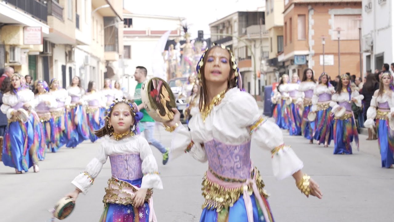 Villarrubia de lo Ojos disfruta de un Desfile de Carrozas y Comparsas de mucho nivel