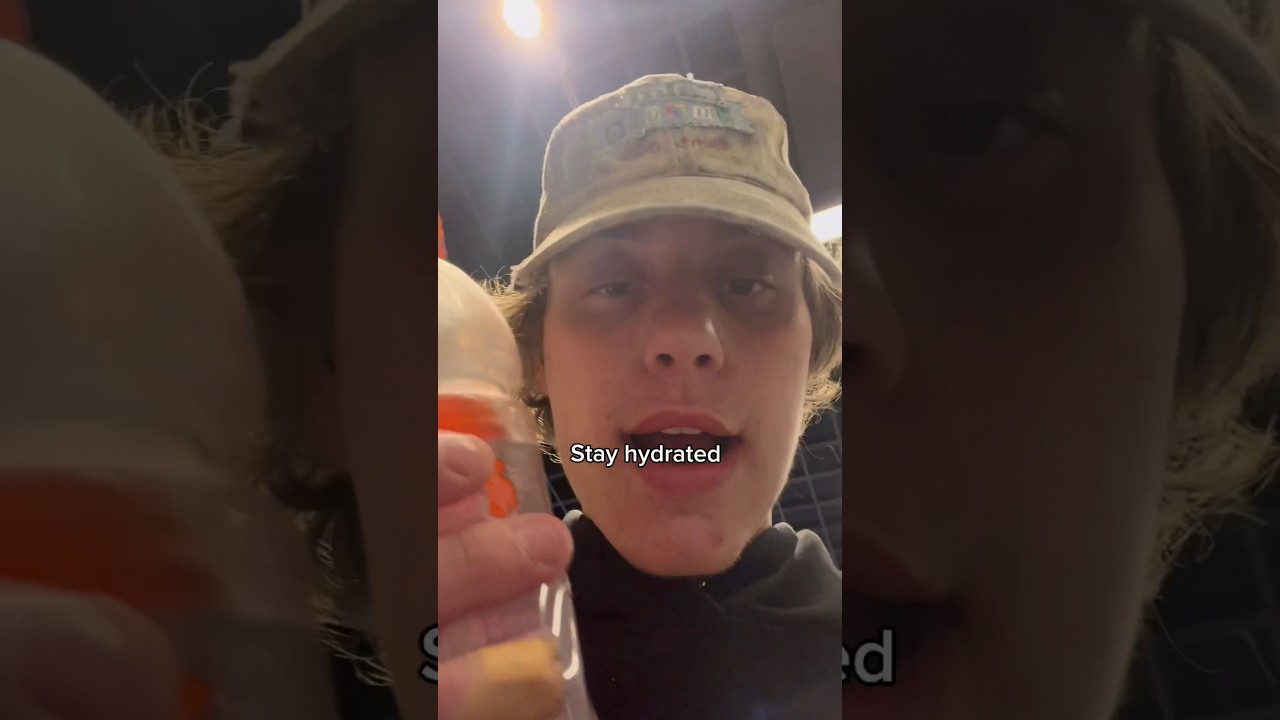 We took the redeye to LA ✈️      ￼#travel #travelvlog #latestnews #losangeles #teen #travelingalone