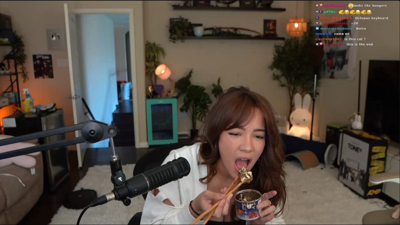 Цинна пробует японскую еду....