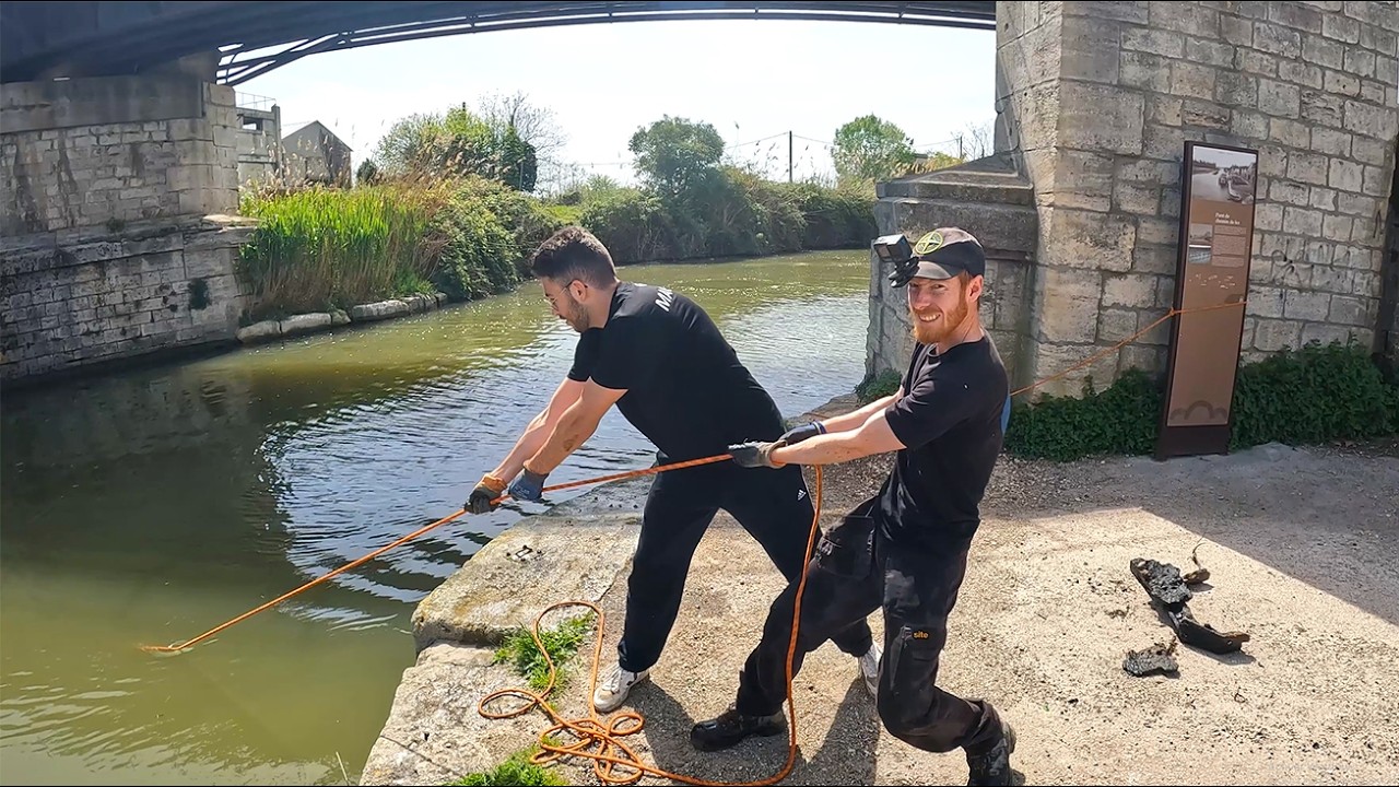 Мы раскапываем этот древний канал с помощью наших мощных магнитов!