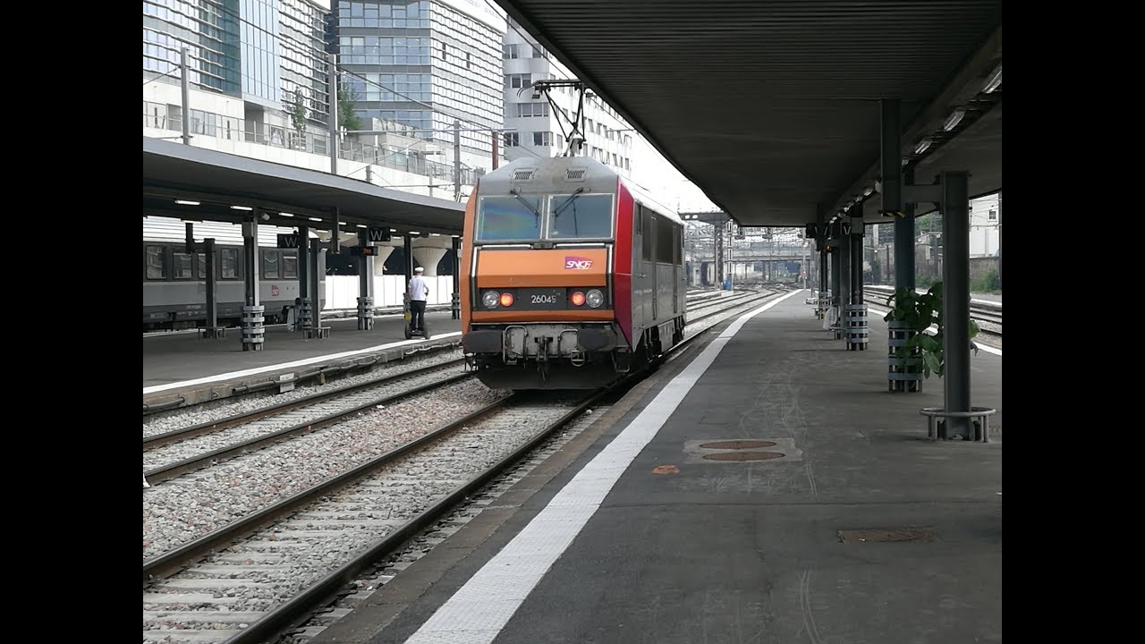 Spot en gare de Paris Austerlitz... BB26000 BB7200 Corail int&eacute;rcit&eacute;/TER