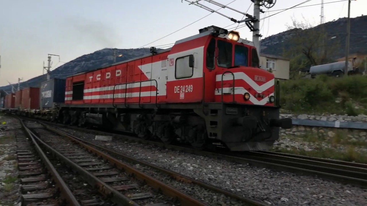 TCDD DE24000+DE24000 Hacıkırı İstasyonundan TAM DEVİRDE ge&ccedil;erken.