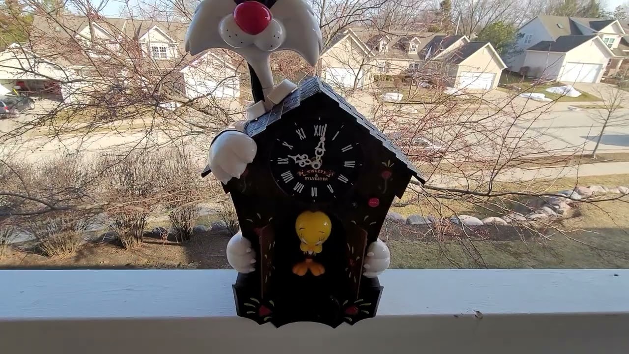 Tweety And Sylvester Animated Cuckoo Clock Demo. Posted on my Ebay store