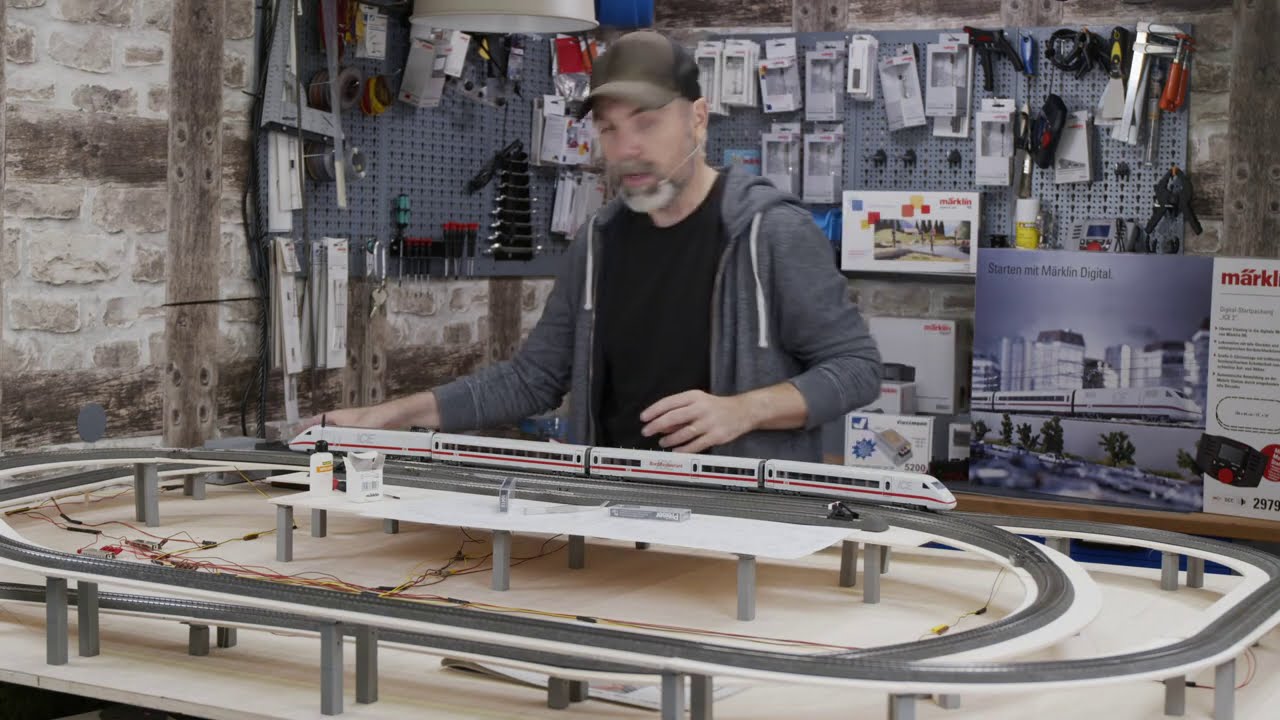 09 - Modellbahn bauen - Probefahrt mit zwei Loks und Figuren in den ICE einbauen