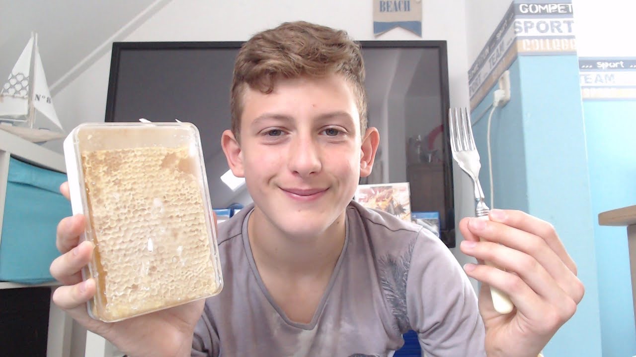 ASMR Eating Raw HoneyComb*sticky sounds*eating sounds*| lovely ASMR s