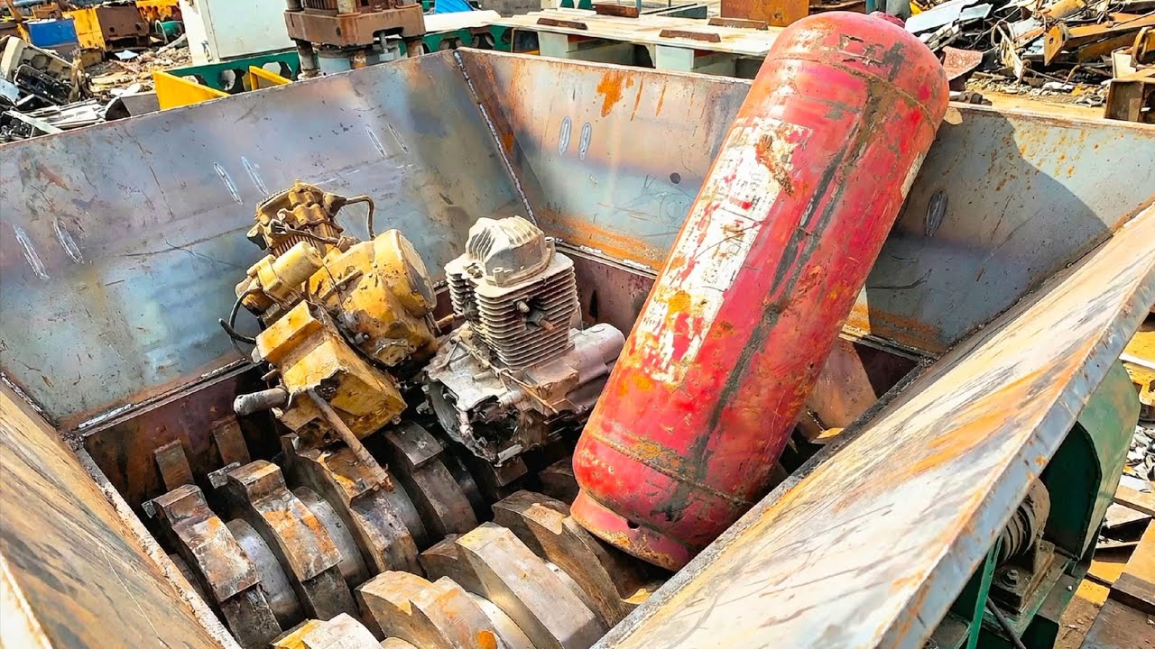 Massive Monster Shredder Test! Metalic Engine and Cylinder Get Destroyed  