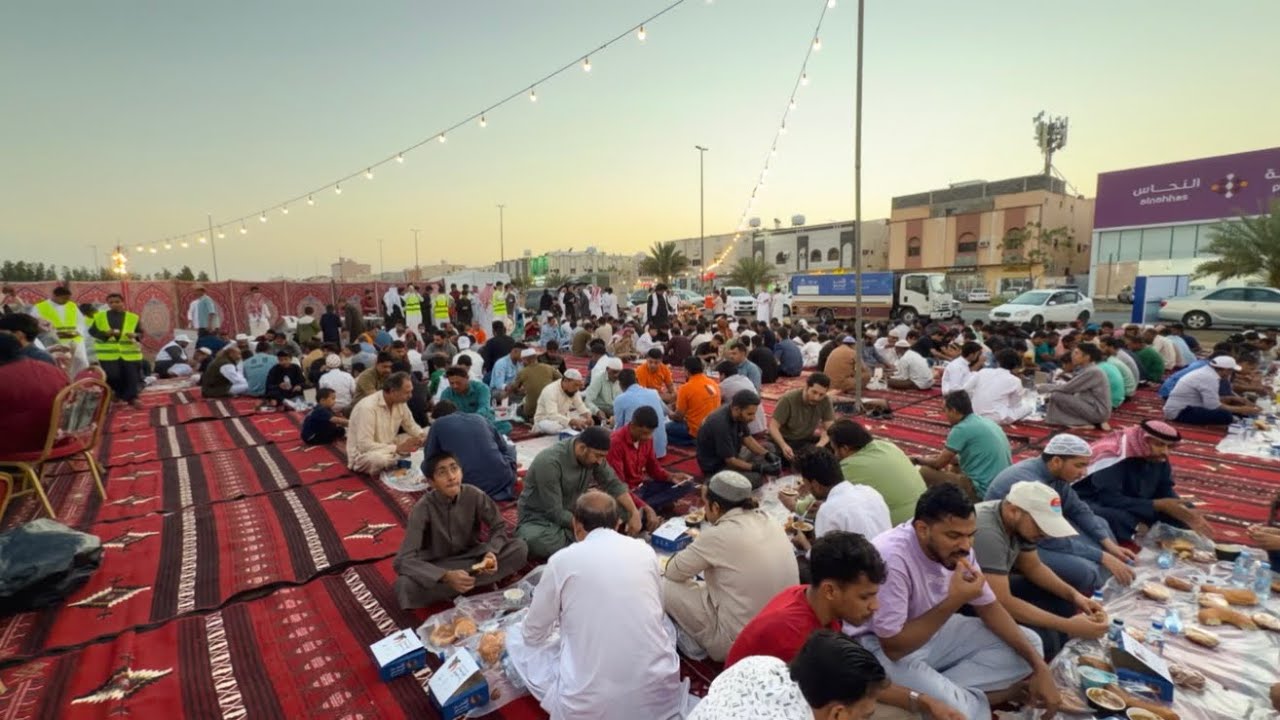 إفطار جماعي في حي الدعيثة بالمدينة المنورة في تاسع أيام الشهر الفضيل #رمضان في #المدينة غير 