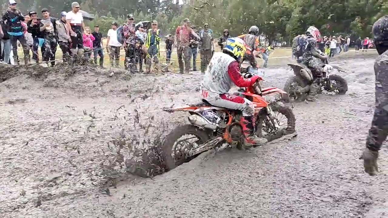 Qu&eacute; tan buena es la KTM 350 SX para el barro ENDURO