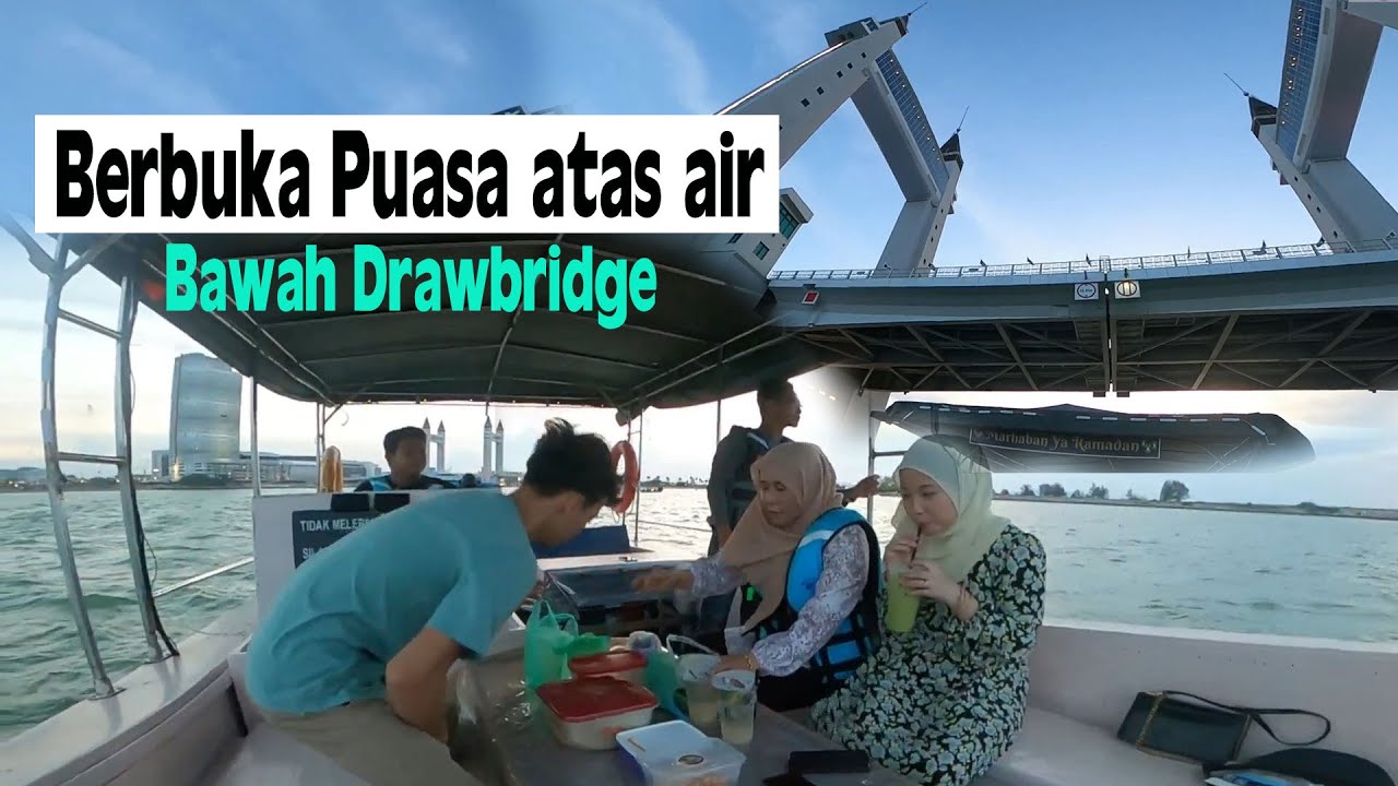 Berbuka Puasa atas boat di bawah Jambatan Drawbridge