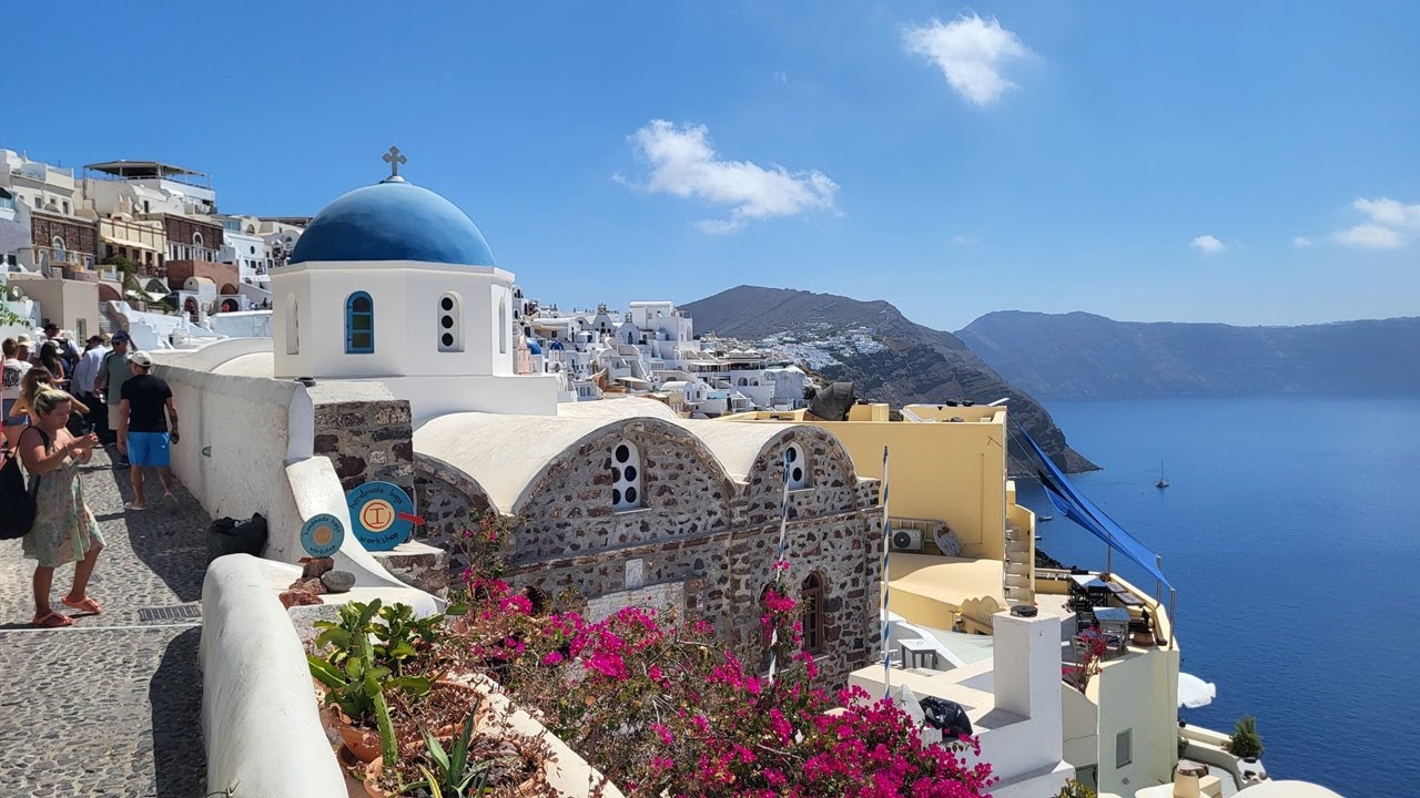 Santorini, Greece - Cholo Beriye Pori