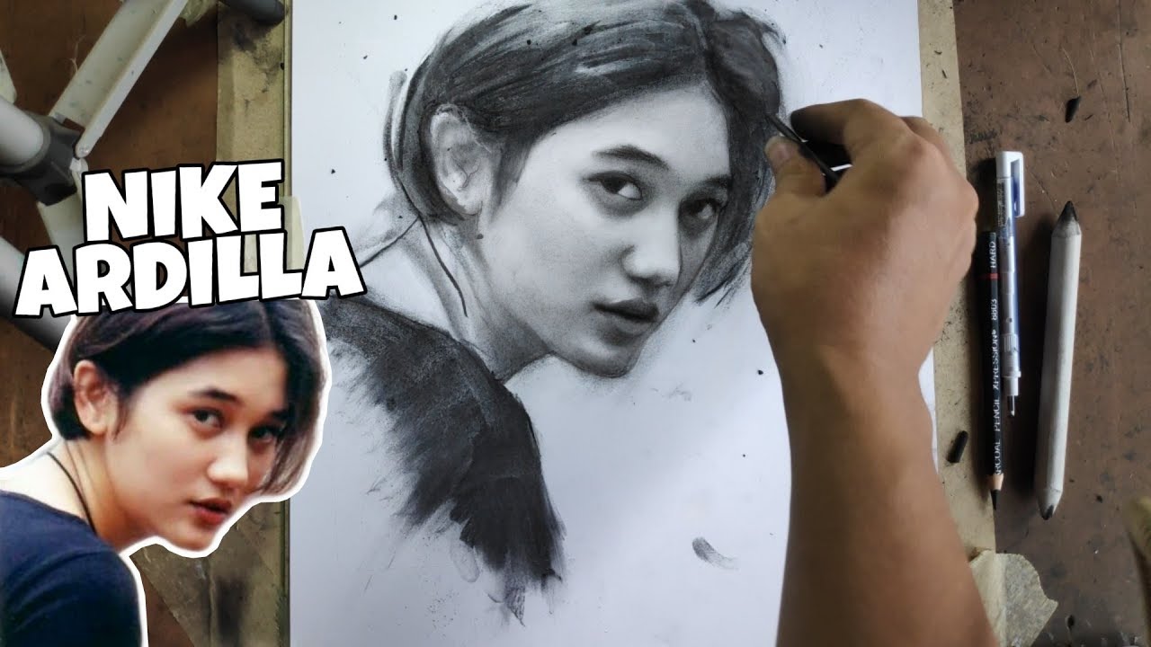 Sketsa wajah NIKE ARDILLA menggunakan arang