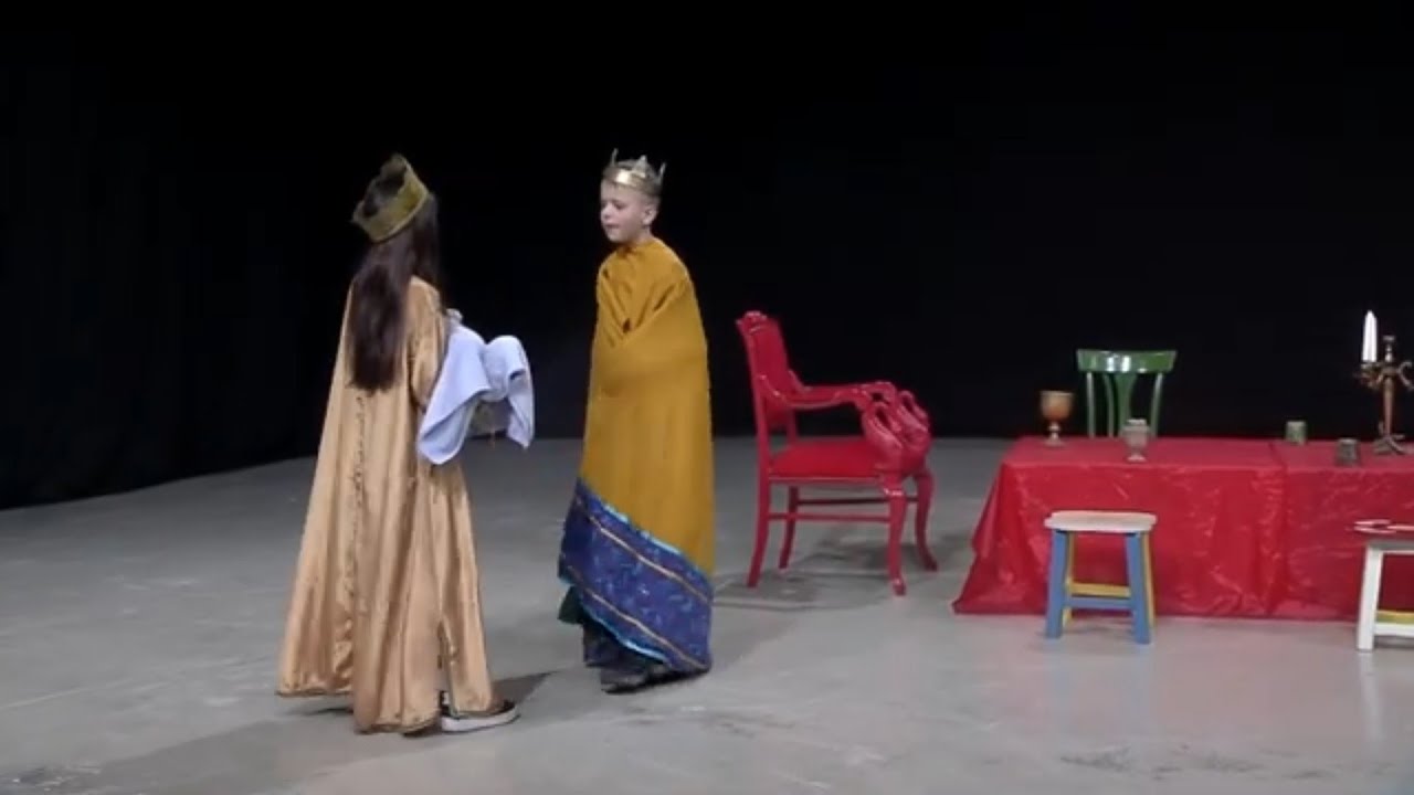 Bota e përrallave - BUKUROSHJA E FJETUR