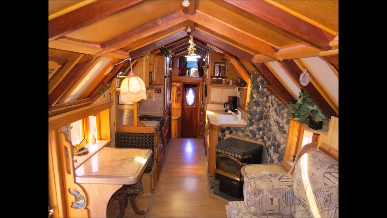 1948 VINTAGE HOUSE TRUCK