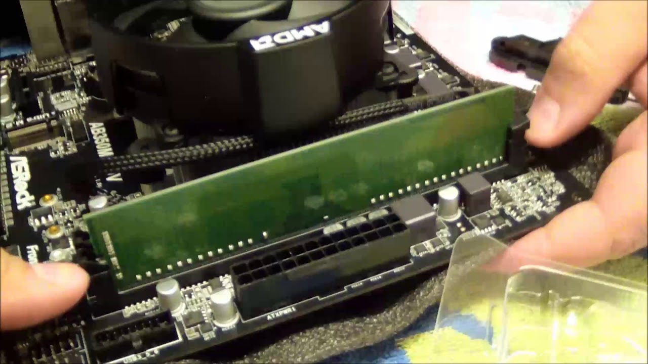 Kingston KVR24E17S8 4GB Memoria memory RAM, 2400 MHz, DDR4 unboxing