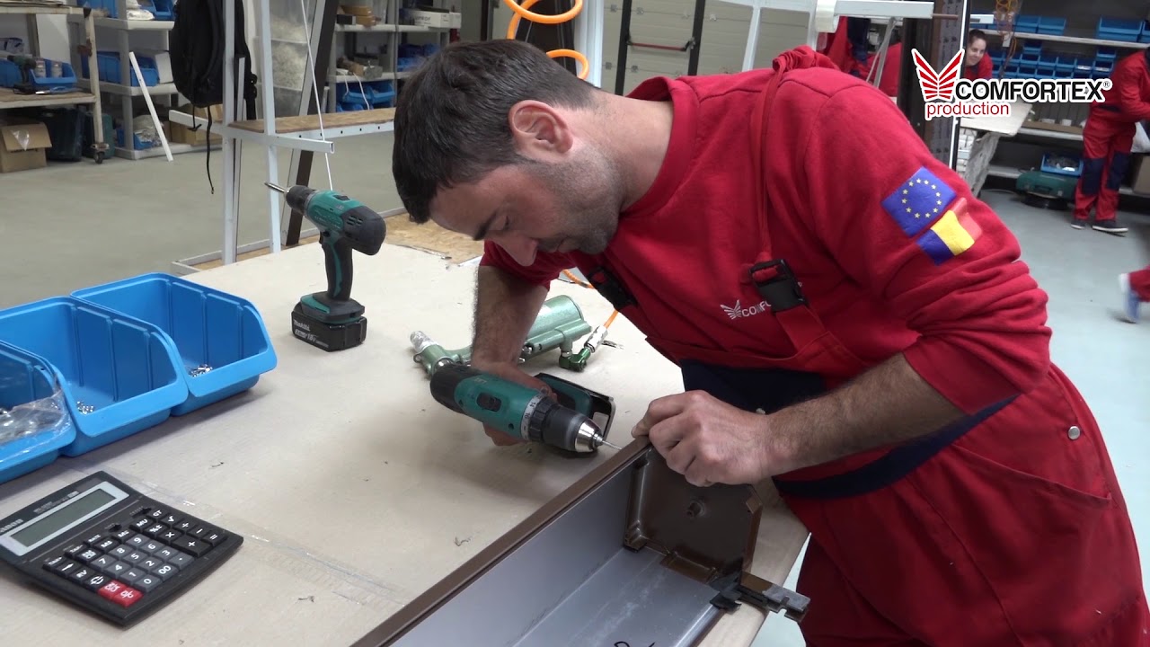 Asamblarea unui rulou in fabrica COMFORTEX