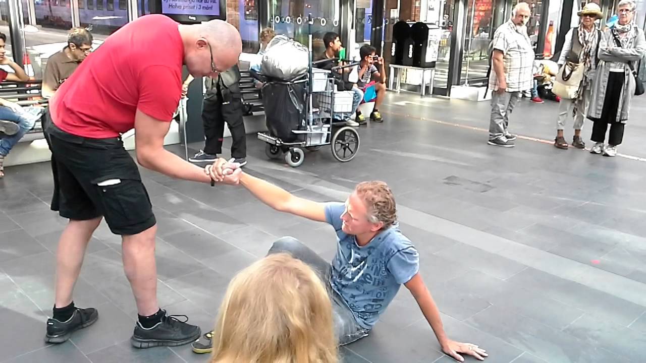 Freeze Flash Mob 2 in Malmö Centralstation (Sweden)