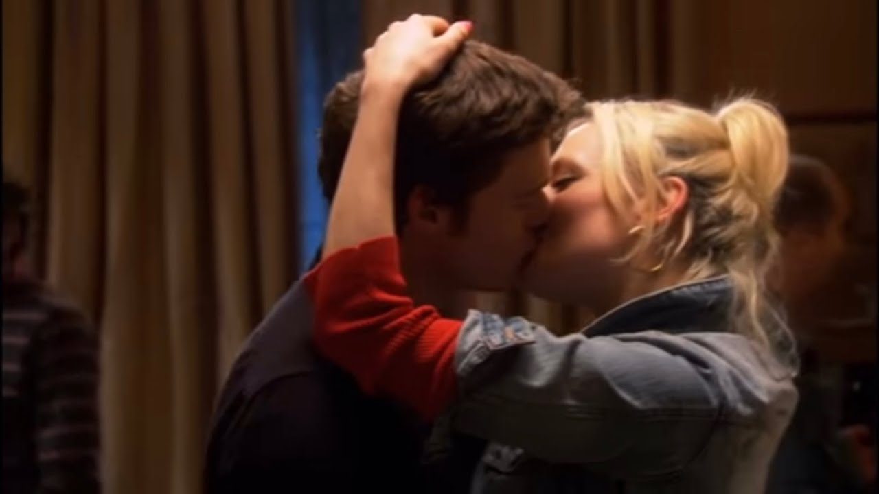 Hope Springs 1x8 Kiss scene - Richard Madden & Christine Bottomley