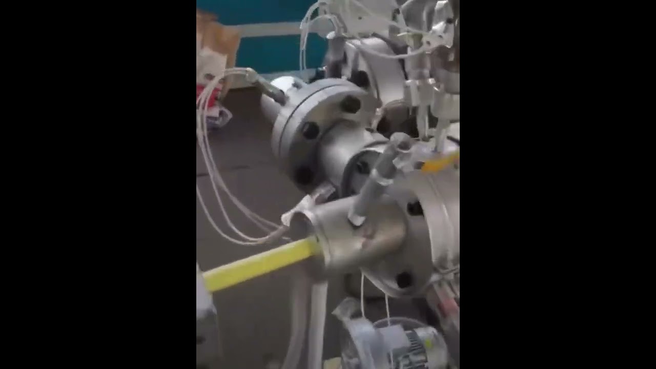 Raw material is PVC powder /PVC garden hose extrusion production line   PVC 정원 호스 압출 생산 라인
