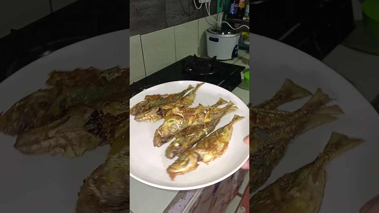 Pan fry prawn with seasoning maggi dan ikan goreng sambal 