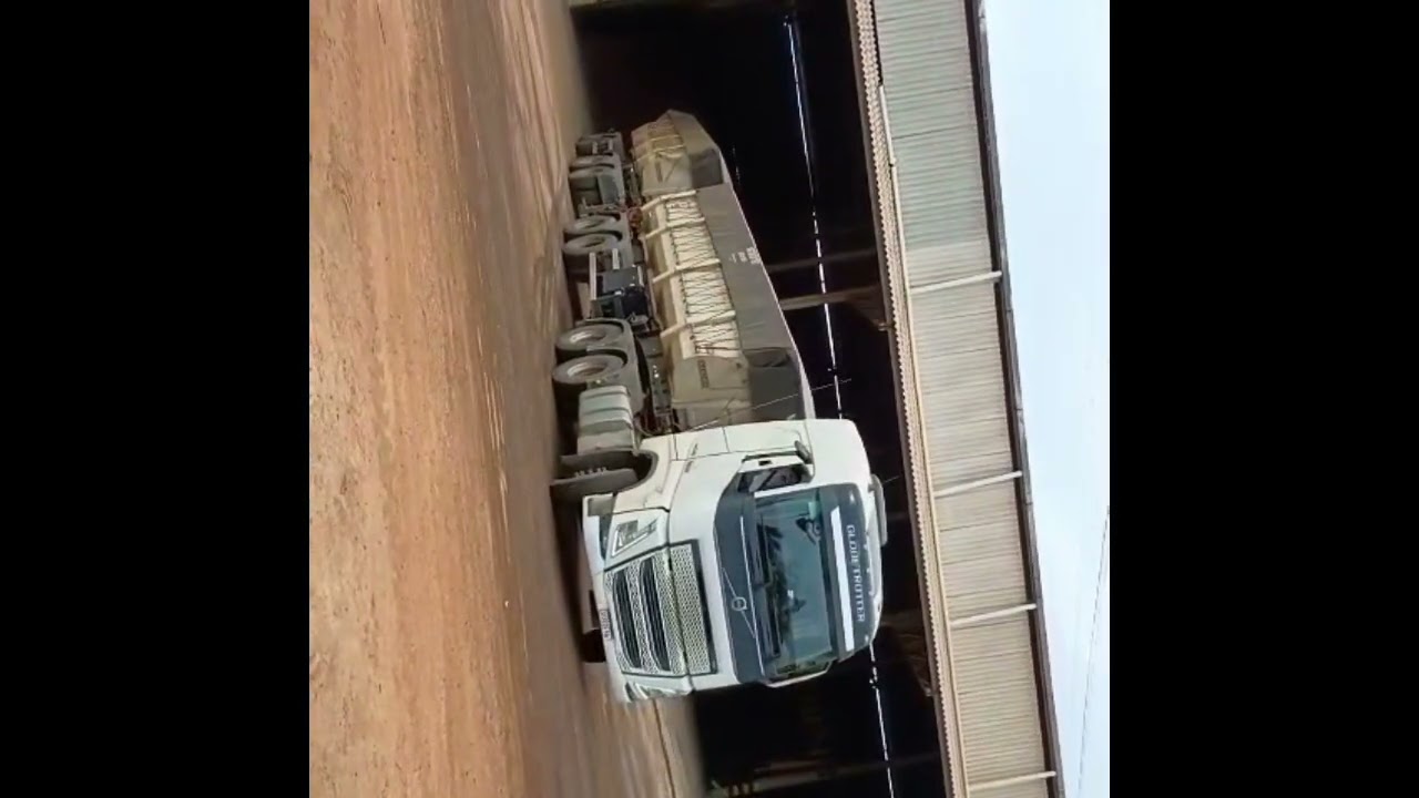 Alemão o manobrista no piloto do rodotrem !
