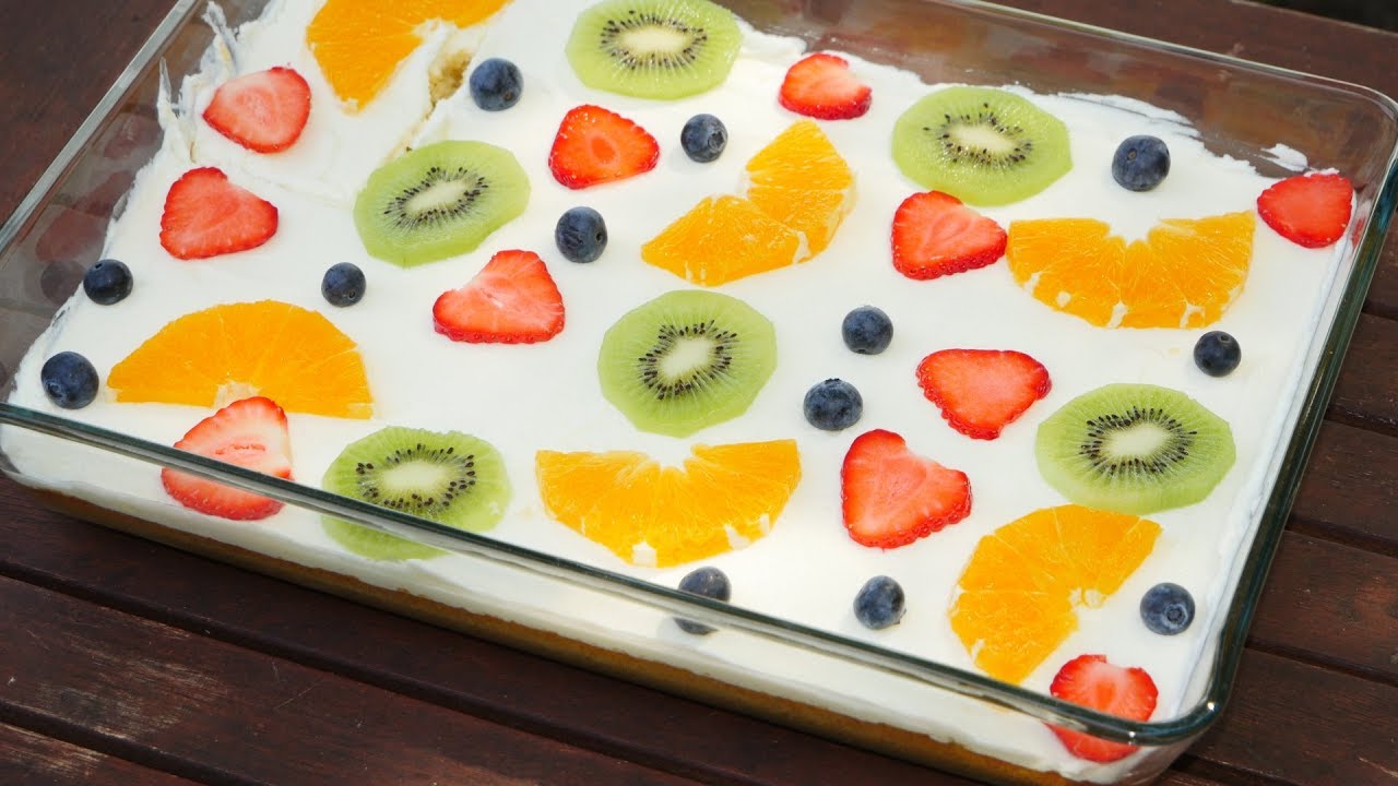 Bunter Quarkkuchen mit Früchten