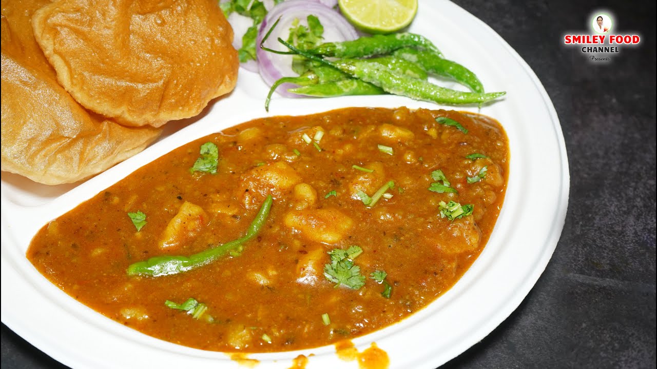 रेलवे प्लेटफार्म पर मिलने वाली पूरी और आलू की सब्ज़ी Aloo Puri Recipe | Aloo sabzi Indian Street Food