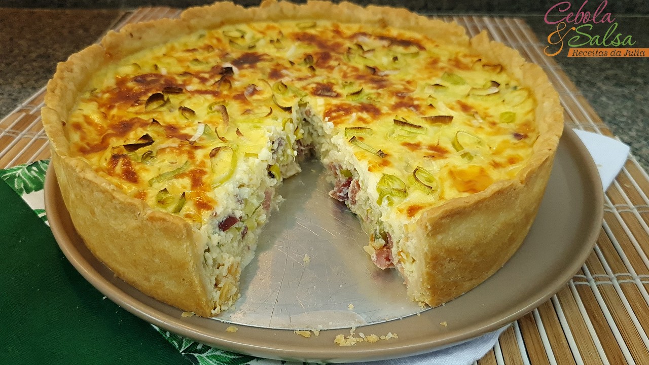 QUICHE DE ALHO-PORÓ COM BACON, SIMPLES E DELICIOSO - Cebola e Salsa