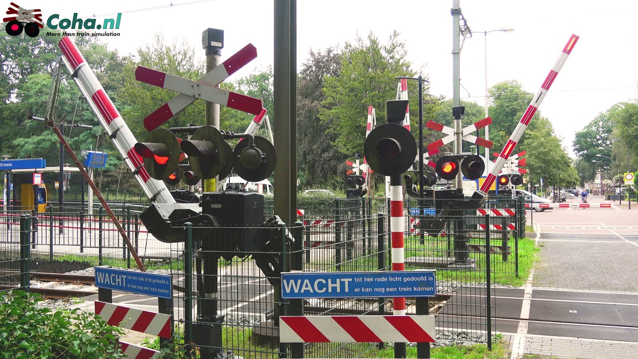 Spoorwegovergang Ermelo // Dutch railroad crossing