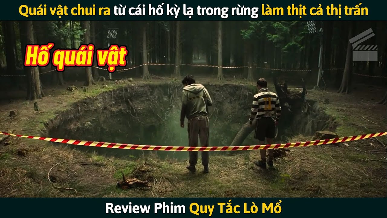 [Review Phim] Quái Vật Chui Ra Từ Cái Hố Kỳ Lạ Trong Rừng Làm Thịt Cả Thị Trấn