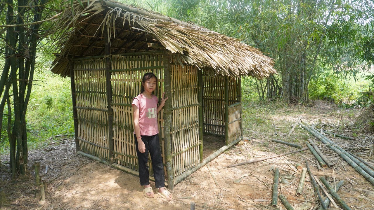 Full video TIMELAPSE : 12 year old orphan girl builds bamboo house in the forest - Start to finish