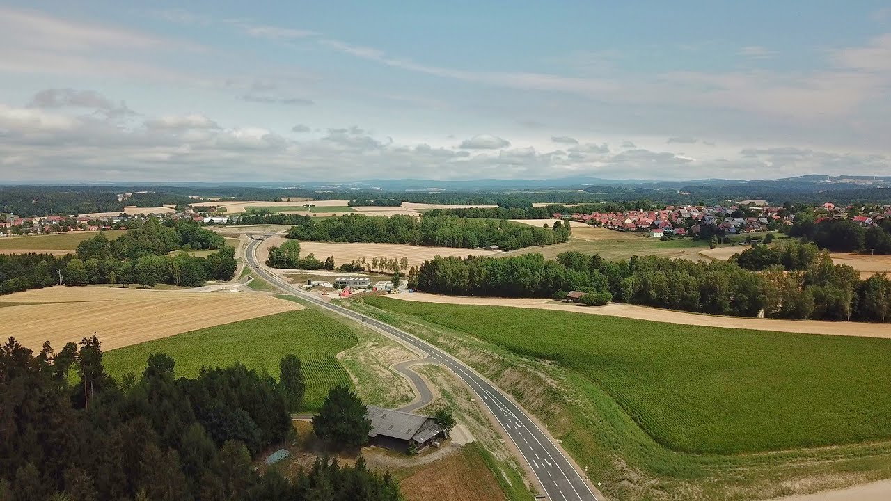 Die Ortsumgehung Pl&ouml;&szlig;berg ist er&ouml;ffnet: Die Ortsumfahrung entlastet den Verkehr in der Gemeinde