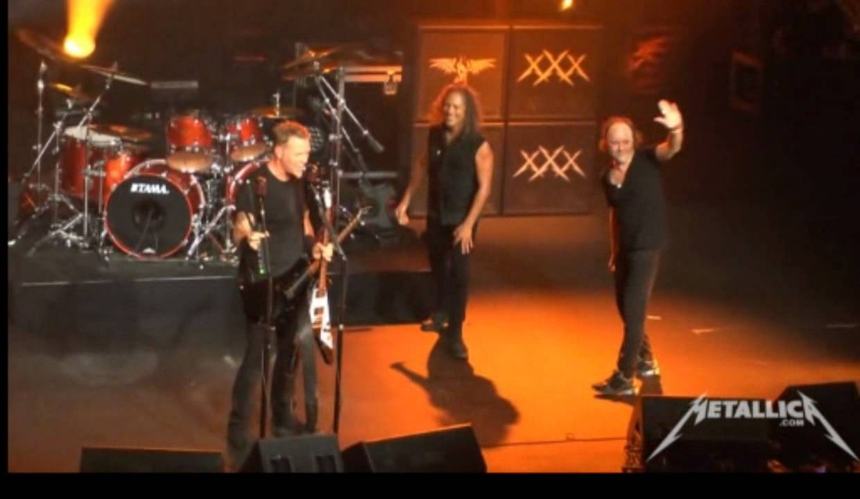 Metallica Lars and Kirk Switching Instrument live San Diego 2013