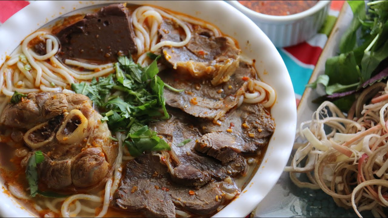 Bun Bo Hue (Vietnamese Spicy Beef & Pork Noodle Soup) Recipe